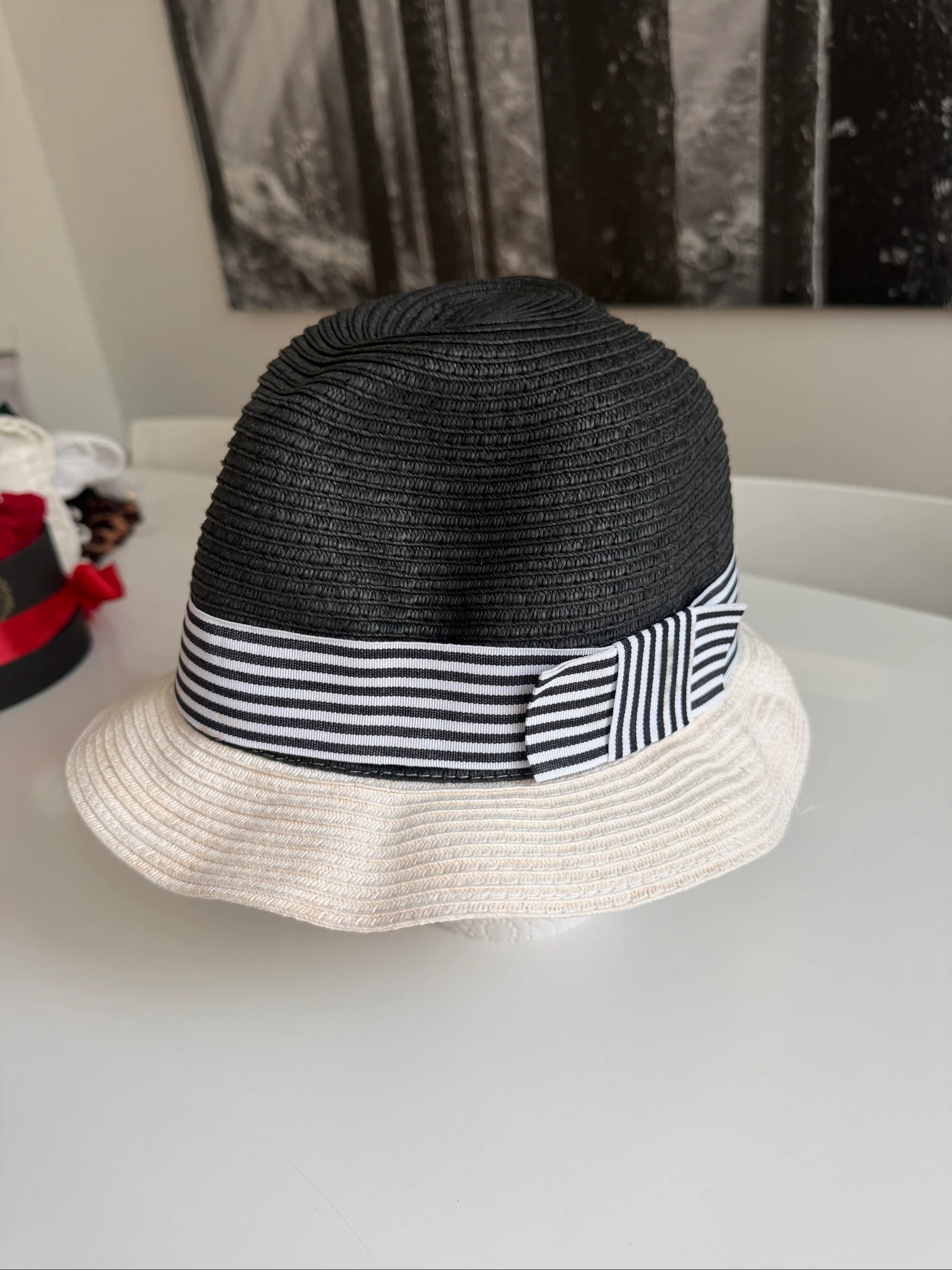 Chapeau femme noir & écru – style chic